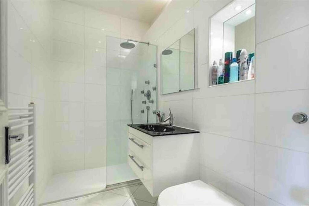 Stunning Grand 2 Bed, 2 Bath Apartment, Londres Extérieur photo