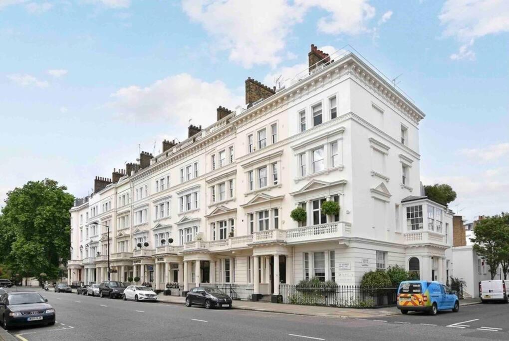 Stunning Grand 2 Bed, 2 Bath Apartment, Londres Extérieur photo