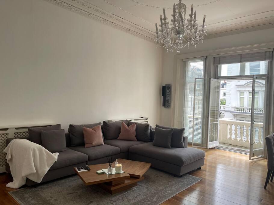 Stunning Grand 2 Bed, 2 Bath Apartment, Londres Extérieur photo