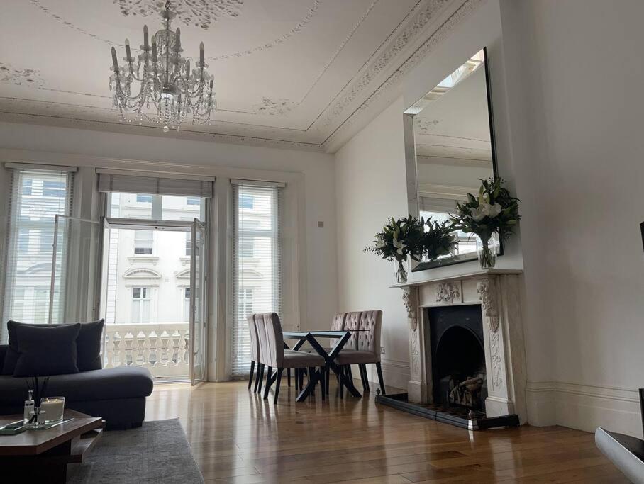 Stunning Grand 2 Bed, 2 Bath Apartment, Londres Extérieur photo